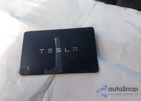 2024 Tesla Model Y Performance Dual Motor All-Wheel Drive z USA, uszkodzony, nr VIN 7SAYGDEF4RF023785